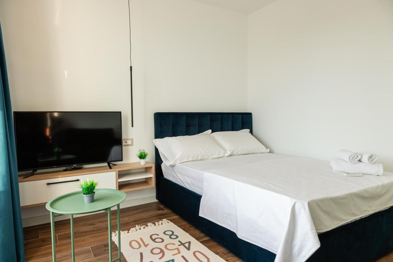 Prime Location In Apartment *